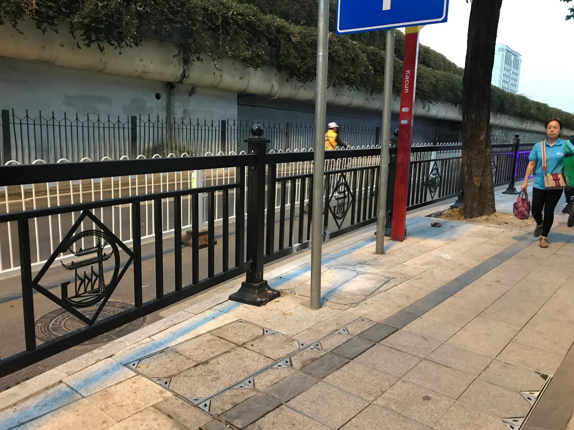 優(yōu)質(zhì)高速公路護(hù)欄報價