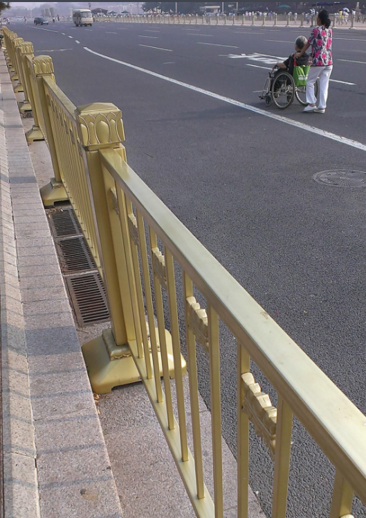 優(yōu)質(zhì)高速護(hù)欄加工