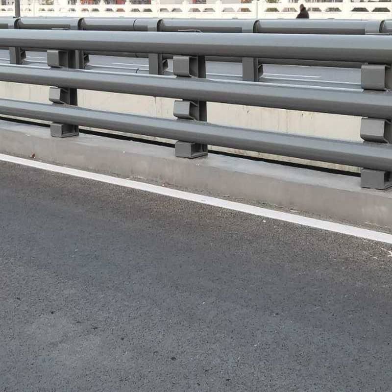 渝中高速公路護欄安裝施工