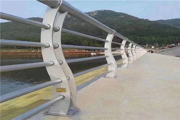 榆林高速公路鋼板波形護(hù)欄
