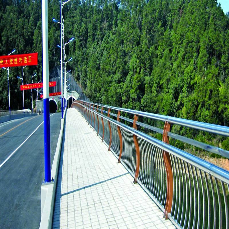 玉樹(shù)高速公路波形護(hù)欄