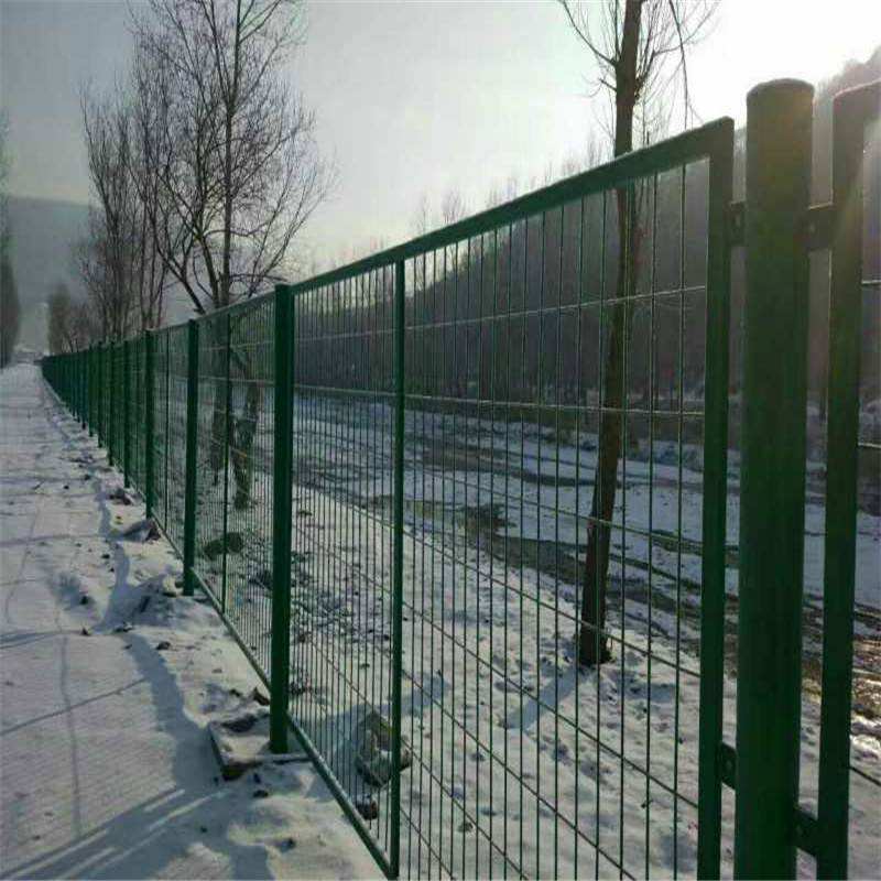 岳陽地區(qū)高速公路波紋護(hù)欄