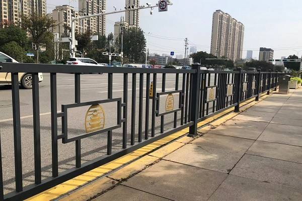 云南高速公路波形護(hù)欄板廠家直銷