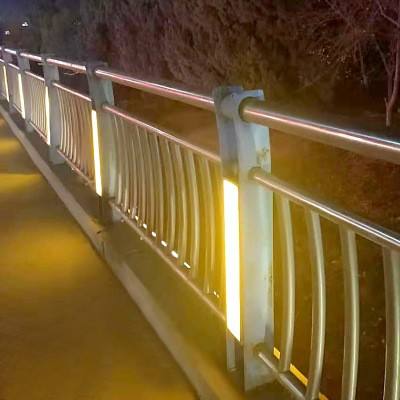 云南高速公路波形護(hù)欄板價(jià)格