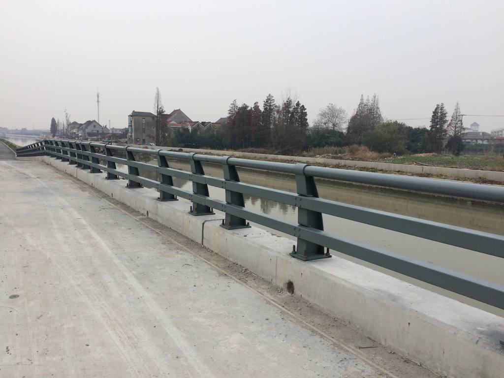 云南高速公路波形護(hù)欄價(jià)格