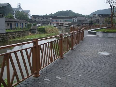 伊春高速護(hù)欄板生產(chǎn)設(shè)備