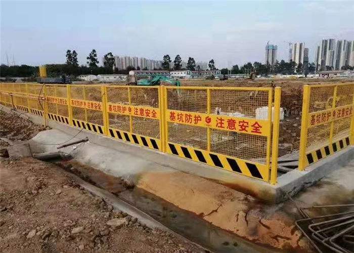 伊犁高速公路波形護(hù)欄板防阻塊