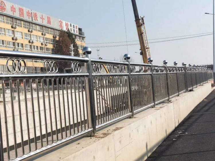 沂水高速護(hù)欄事件