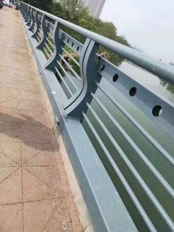 宜賓高速公路護(hù)欄哪家好